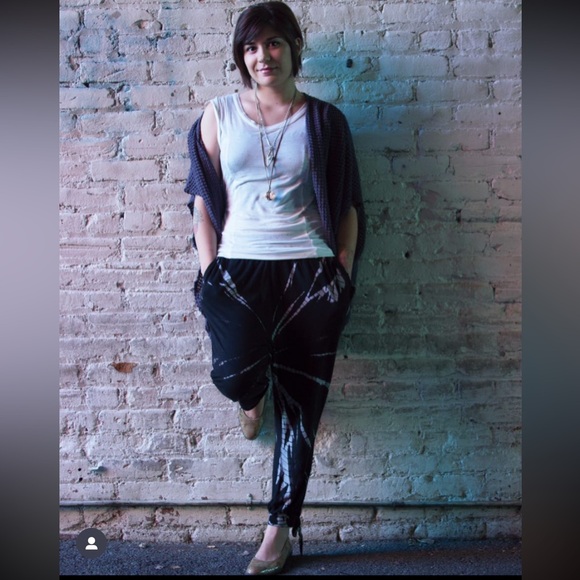 Meet your Posher, Amanda - Picture 2 of 2